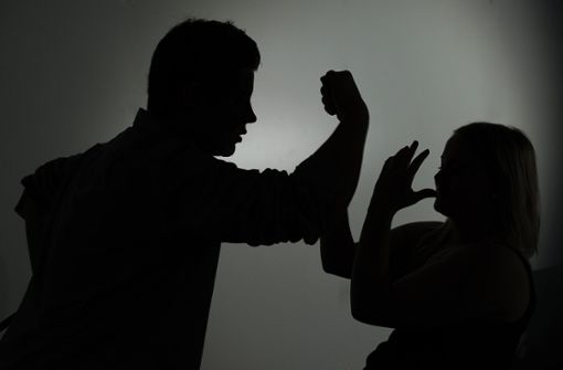 Gewalt gegen Frauen passiert häufig im Verborgenen. Foto: dpa/Jan-Philipp Strobel
