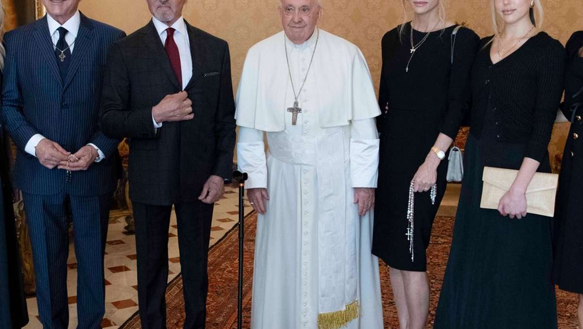 Treffen mit dem Papst: Sylvester Stallone ballt die Fäuste