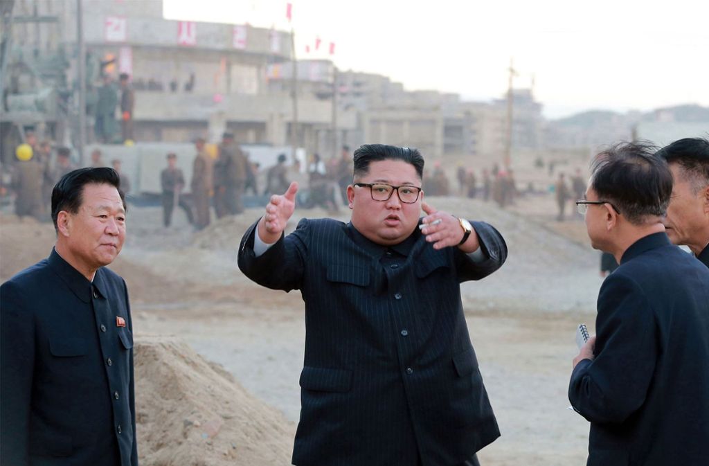 Kim Jong Un auf Baustellenbesichtigung. Seine Beamten sollen Frauen missbrauchen. Foto: AFP