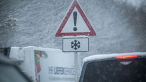 Zahlreiche Unfälle mit Verletzten auf winterglatten Straßen