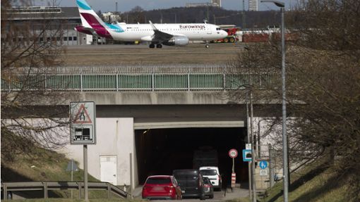 Der Flughafentunnel ist nicht nur sanierungsbedürftig, sondern könnte auch in eine Richtung für Autos gesperrt werden. Foto: Ines Rudel