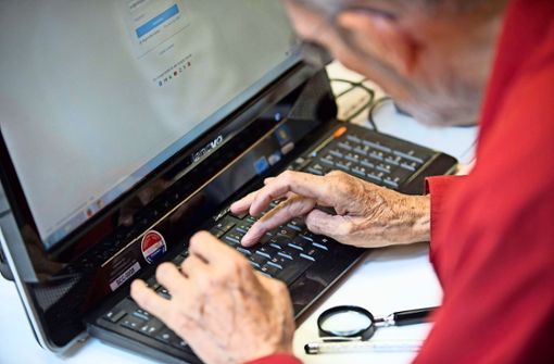 Künftig können Senioren und ihre Angehörigen über eine Internet-Chatfunktion Kontakt mit der Wohnberatung des Vereins Wohnvielfalt aufnehmen. Foto: dpa