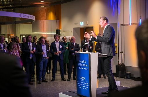 BDZV-Präsident Dr. Mathias Döpfner bedankt sich für einen „großartig gelungenen Kongress“. Foto: Lichtgut/Achim Zweygarth