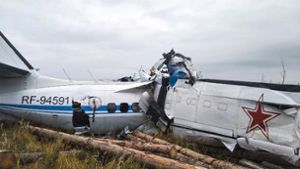 Flugzeugabsturz fordert mindestens 16 Tote und mehrere Verletzte