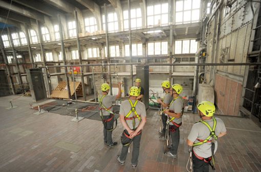 Im alten Dampfkraftwerk lernen Handwerker den Umgang mit leichten bis extremen Höhen und Tiefen. Foto: Werner Kuhnle
