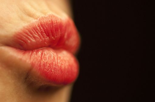 Mit dem Kussmund verbindet man meist Sinnlichkeit – aber es geht beim Küssen um viel mehr. Foto: dpa