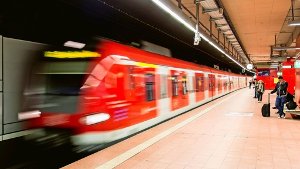 Die Verlässlichkeit der S-Bahn hat im Jahr 2014 weiter gelitten. Die Verspätungen nahmen trotz Gegenmaßnahmen der Bahn zu. Foto: dpa