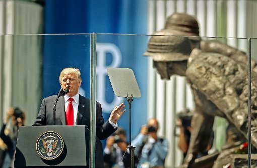 US-Präsident Donald Trump spricht auf dem Krasinskich-Platz vor dem Denkmal des Warschauer Aufstands. Foto: AP