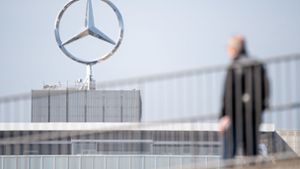 Daimler verlängert die Zwangspause. (Symbolbild) Foto: dpa/Sebastian Gollnow