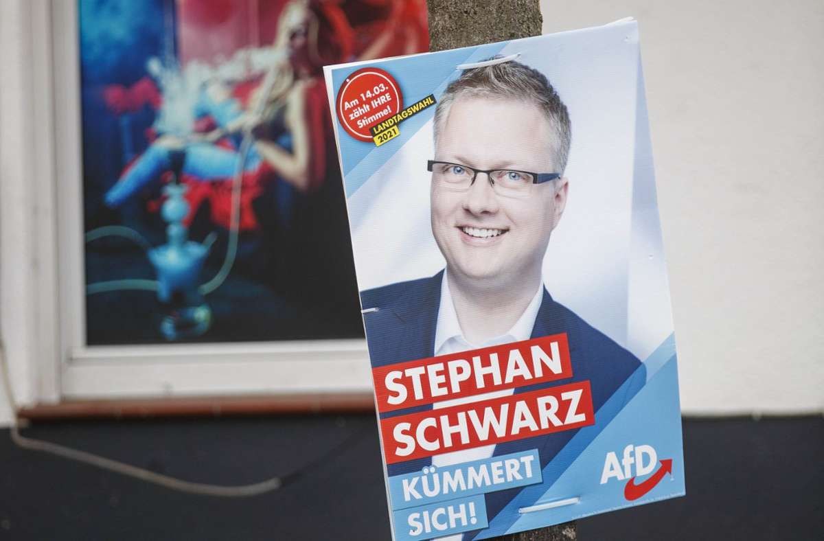 Der Angriff auf den AfD-Kandidaten Stephan Schwarz ist Anlass der Kundgebung  unter dem Motto „Gewaltfreiheit im Diskurs“. Foto: Gottfried Stoppel