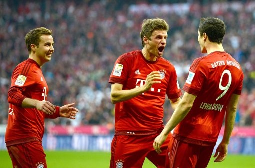 Jubel in Reinform: Die Torschützen des FC Bayern München nach dem Sieg gegen den BVB: Mario Götze, Thomas Müller und Robert Lewandowski (von links). Foto: Getty Images