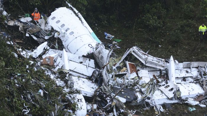 Flugzeug mit brasilianischem Fußballteam abgestürzt