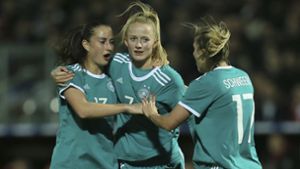 Dem DFB-Frauenteam winkt die gleiche Prämie wie den Männern bei einem Titelgewinn. Foto: AP