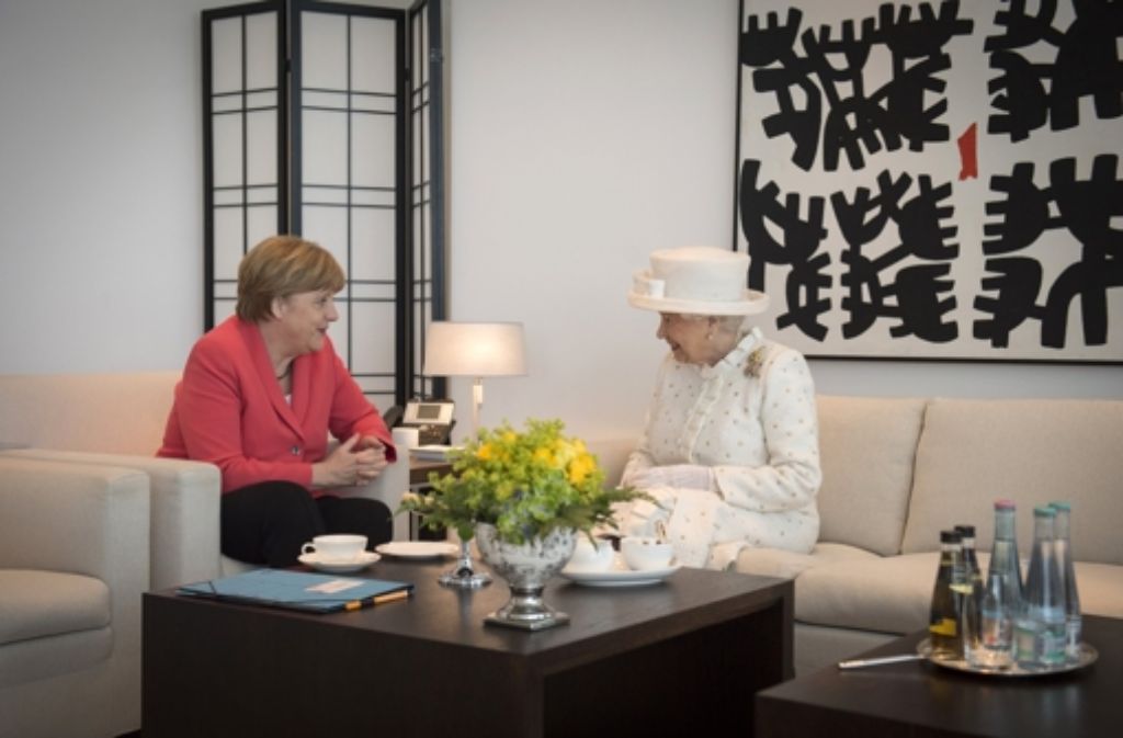 Queen Elizabeth II. (rechts) mit Bundeskanzlerin Angela Merkel im Kanzleramt in Berlin.