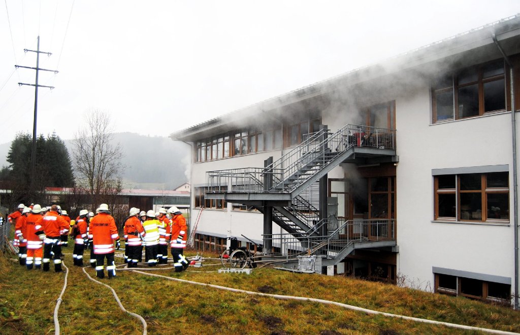 Bei einem Brand in einer Behindertenwerkstatt in Titisee-Neustadt im Schwarzwald sind am Montag mehrere Menschen ums Leben gekommen.