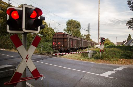 Beim Sprung vom Güterzug wurde eines der Mädchen verletzt. (Symbolfoto) Foto: dpa/Marcel Kusch