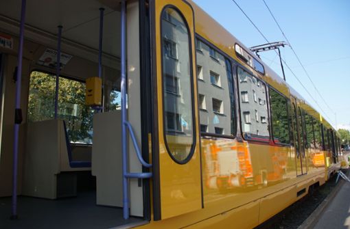Durch die Bremsung werden in der Stadtbahn zwei Menschen verletzt (Symbolbild). Foto: SDMG/SDMG / Werner