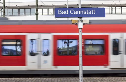 Einer der Angriffe ereignete sich am Bahnhof in Bad Cannstatt (Archivbild). Foto: IMAGO/Arnulf Hettrich/IMAGO/Arnulf Hettrich