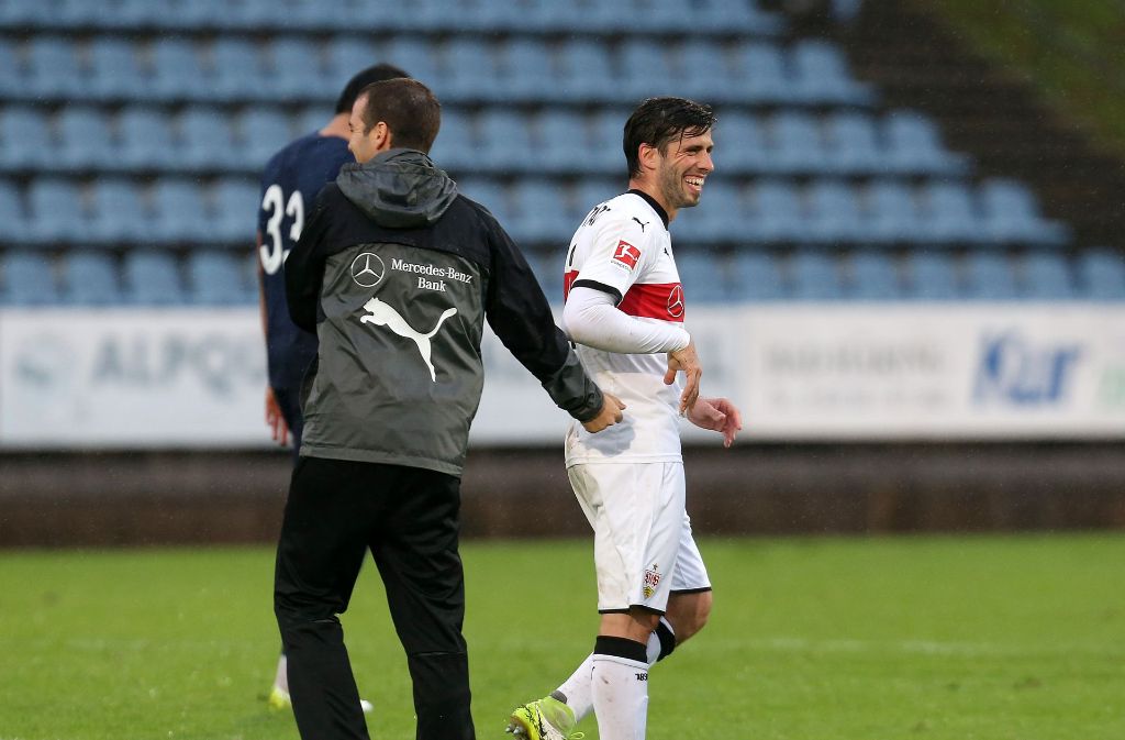 Co-Trainer Miguel Moreira und der zweifache Torschütze Emiliano Insua spaßen ein bisschen zusammen.
