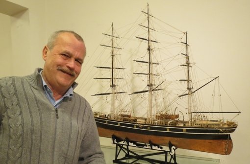 Ulrich Marschall hat sein Hobby fürs Alter gefunden. Fünfzehn Schiffe sind schon entstanden. Foto: Sandra Weiss