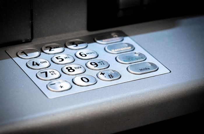 Überfall in Winnenden: Mann an Geldautomat ausgeraubt