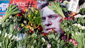 Gedenken an Alexej Nawalny vor der russischen Botschaft in Kopenhagen. Foto: Nils Meilvang/Ritzau Scanpix Foto/AP/dpa