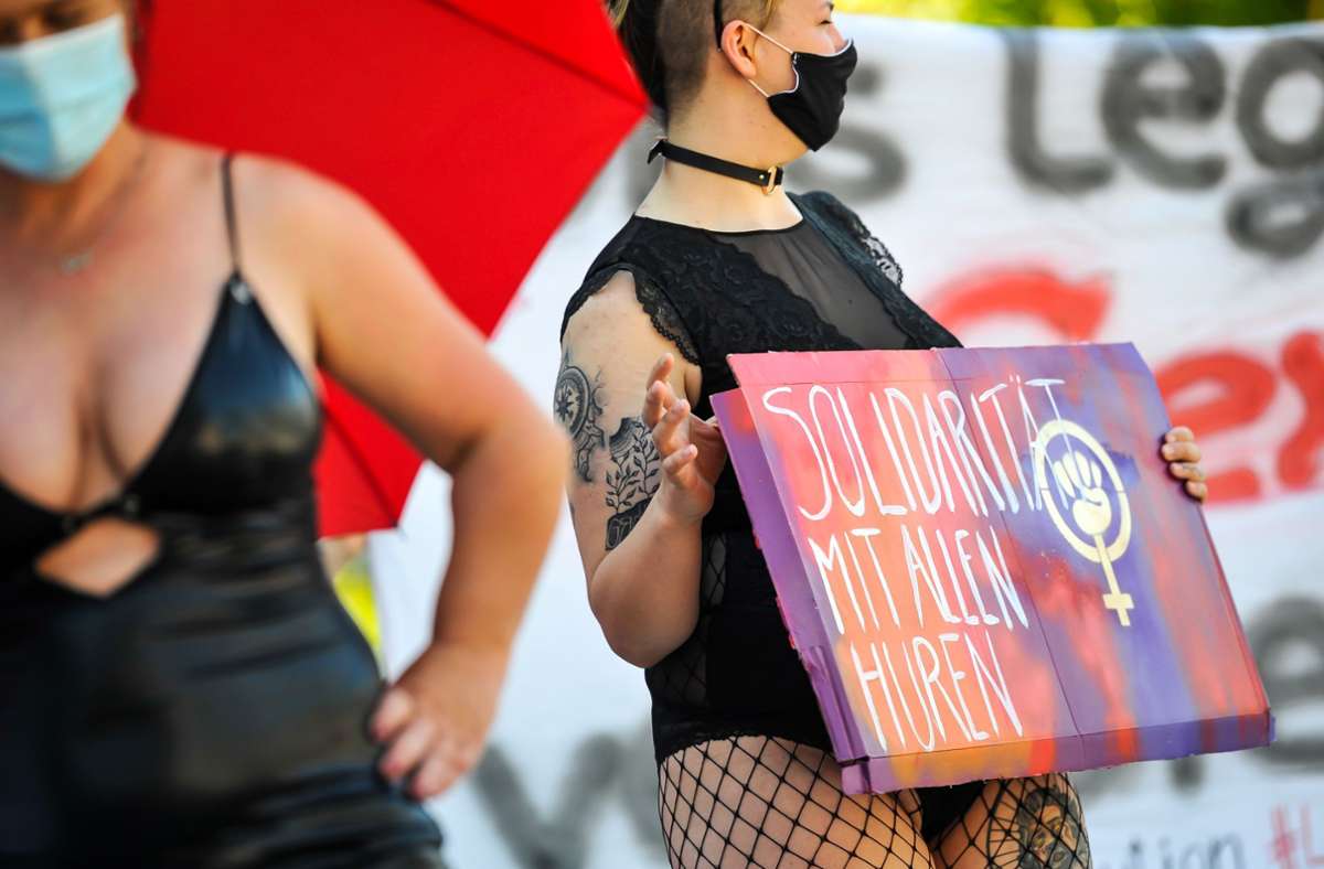 Prostituierte demonstrieren in Stuttgart gegen die strikten Regeln für ihre Branche. Foto: Lichtgut/Max Kovalenko