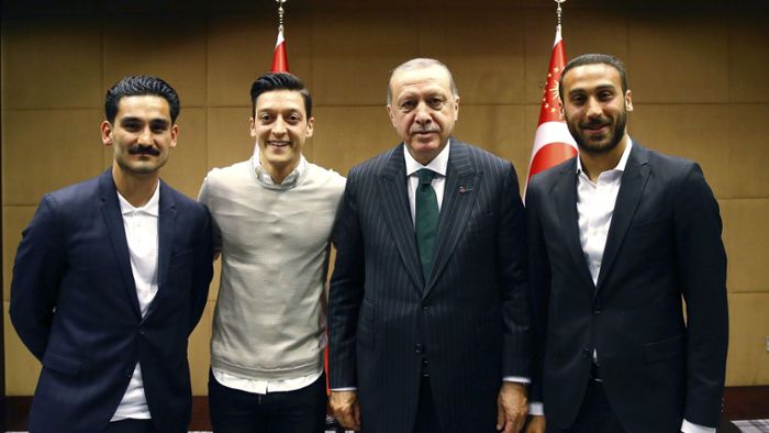 Rücktritt nach Beleidigung von Özil und Gündogan