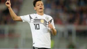 Ilkay Gündogan und Mesut Özil von Fans ausgepfiffen