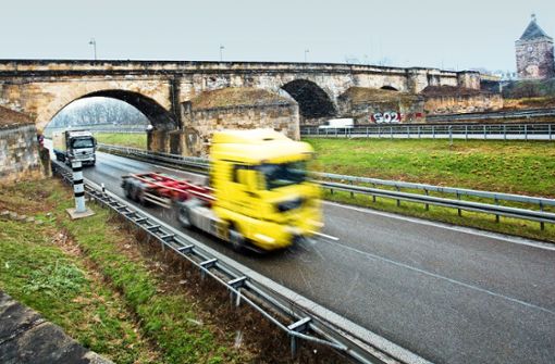 Der Technische Ausschuss des Gemeinderates genehmigt 1,85 Millionen Euro für die Pliensaubrücke. Foto: Ines Rudel