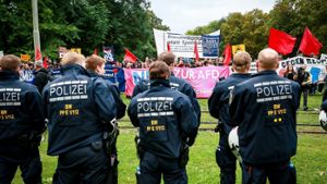 Bis 300 Demonstranten protestierten gegen die AfD-Feier zum Tag der Deutschen Einheit in Stuttgart. Foto: 7aktuell.de/Andreas Friedrichs