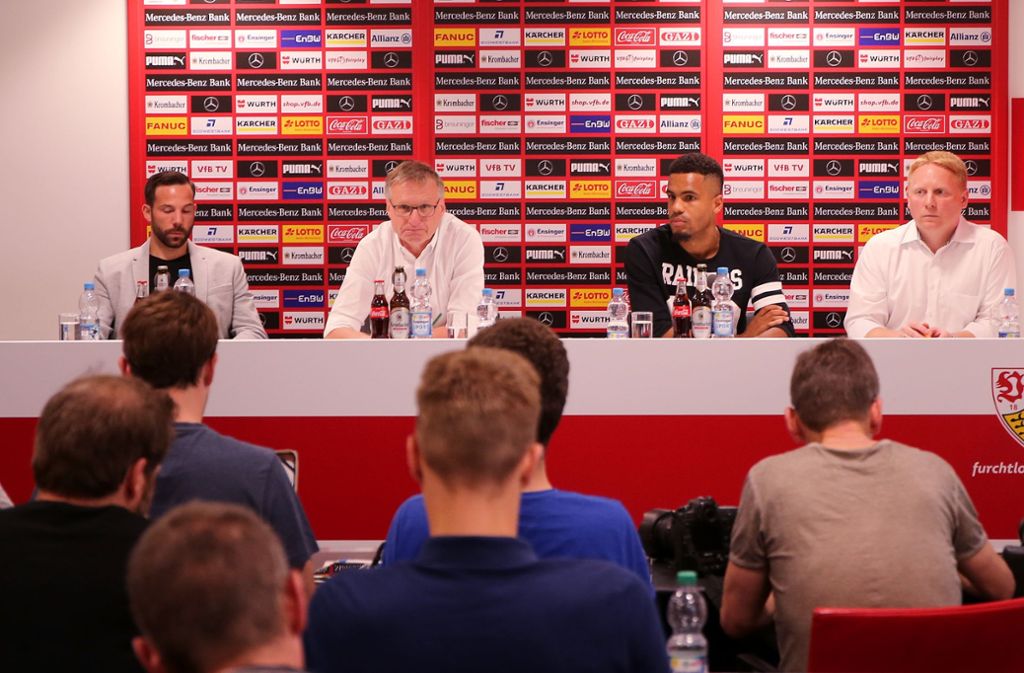 Bei der Pressekonferenz des VfB Stuttgart wurden gleich zwei neue Spieler vorgestellt.