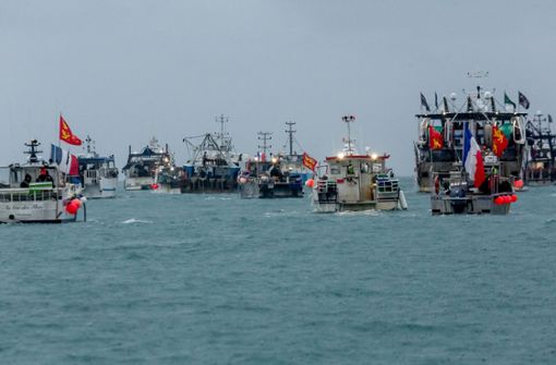 Französische Fischer blockieren den Hafen von Jersey. Sie protestieren damit gegen die Vergabepraxis der Fischfanglizenzen durch die britischen Behörden. Foto: dpa/Gary Grimshaw
