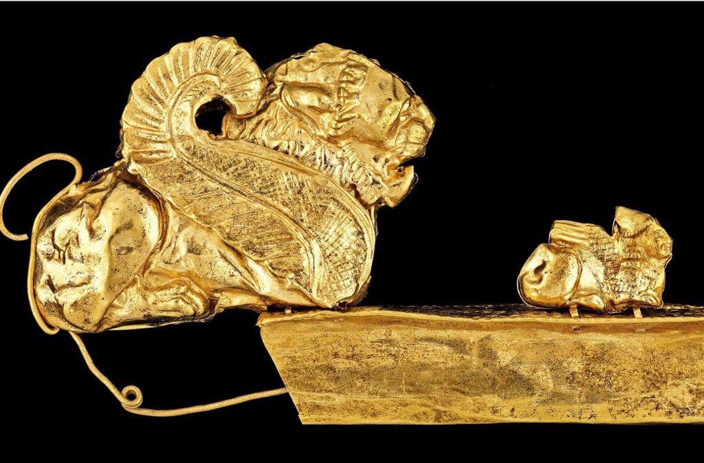 Zeugen etruskischen Wohlstands:  Goldfibel mit Schimäre