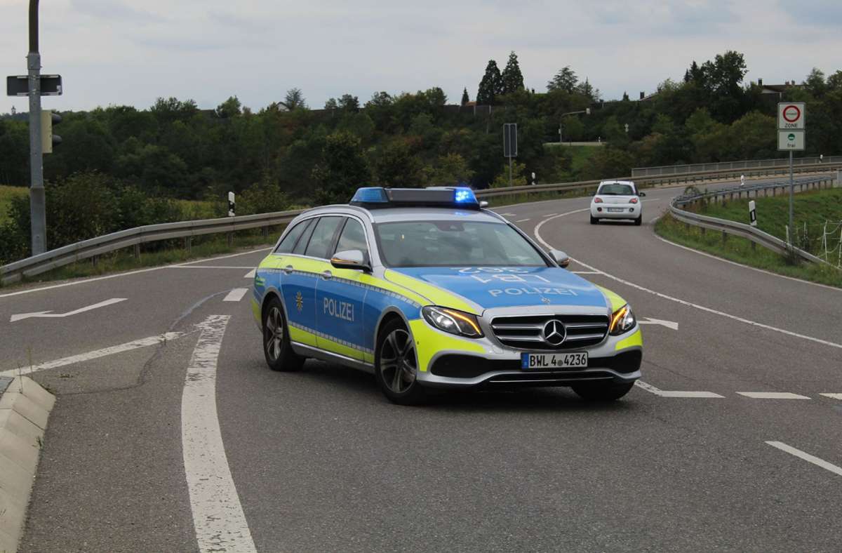 Die 23-jährige Audi-Fahrerin und der 27 Jahre alte Beifahrer im Opel erlitten leichte Verletzungen. Der Schaden wird auf 18.000 Euro geschätzt.
