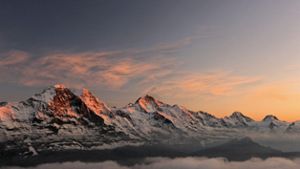 Nach Sonnenuntergang ist in der Jungfrau Region noch lange nicht Schluss mit Wintersport. Am Fuße von Eiger, Mönch und Jungfrau gibt es ein breites Angebot an Nachtaktivitäten zu entdecken.