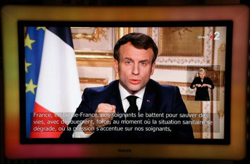 Staatschef Emmanuel Macron wird sich am Montag wieder an sein Volk wenden. Foto: dpa/Ludovic Marin