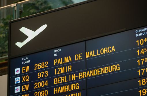 10.05 Uhr: geplanter Abflug in Stuttgart nach Mallorca Foto: Lichtgut/Leif Piechowski