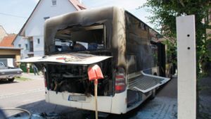 In Mühlacker ist ein Bus in Brand geraten. Foto: SDMG