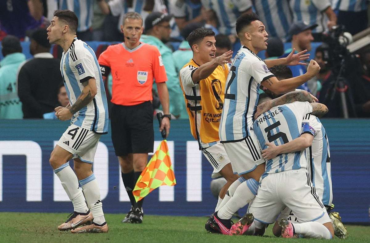 ... die Albiceleste für sich entscheidet. Argentinien ist Fußball-Weltmeister 2022.