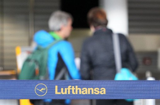 Passagiere der Lufthansa müssen auch am Donnerstag mit Flugausfällen rechnen. Foto: AFP
