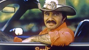 Burt Reynolds war mal das männliche Sexsymbol schlechthin – mit durchaus ironischen Untertönen. Foto: UIP