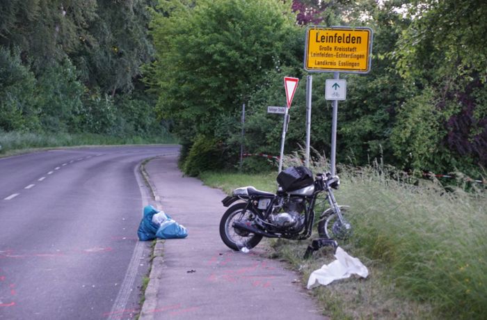 Leinfelden-Echterdingen: Motorrad erfasst Fußgänger mit Hund – Hubschrauber im Einsatz
