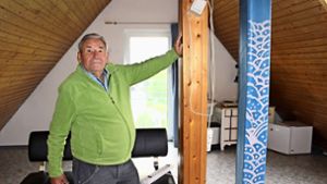 Hans Fischer ist froh, dass er sein ausgebautes Dachzimmer mit Nasszelle endlich vermietet hat. Das war gar nicht so leicht Foto: Caroline Holowiecki