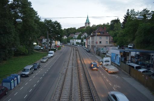 Die Böblinger Straße, welche den Stadtteil buchstäblich zerschneidet, ist eines der Hauptprobleme in Kaltental. Foto: Alexandra Kratz