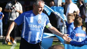 Ralf Vollmer verfolgt das Geschehen bei den Stuttgarter Kickers hautnah – auf dem Foto vom vergangenen September  ist er für die Traditionsmannschaft der Blauen im Einsatz. Foto: Baumann