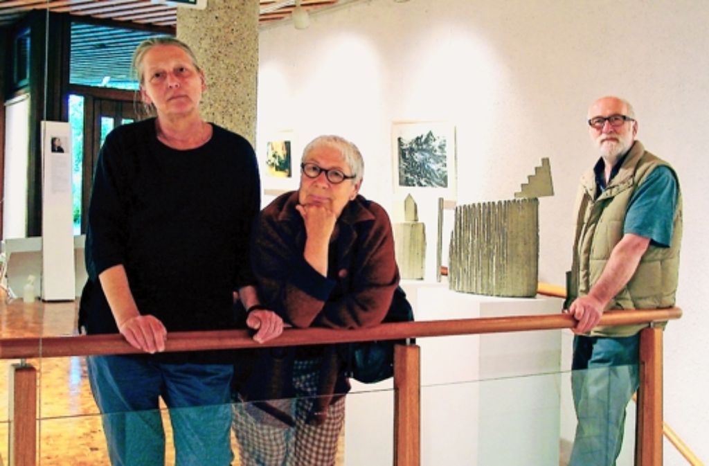 Susanne Holstein, Ulli Blomeier-Zillich und Herbert Stehle (v.l.) stellen in der Burgenlandgalerie aus. Foto: Susanne Müller-Baji