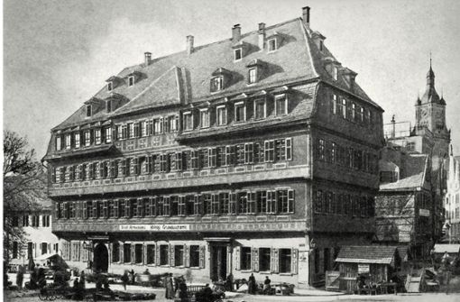 Der „König von England“ um 1905, damals bereits kein Gasthof mehr und im städtischen Besitz.  Foto: Aus: Gustav Wais – Alt-Stuttgarts Bauten im Bild, Stuttgart 1951