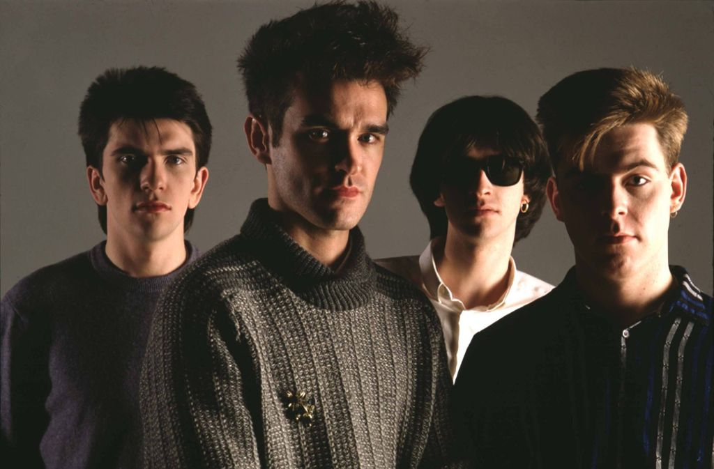 Los ging Morrisseys Karriere bei der legendären britischen Band The Smiths – hier mit dem Schlagzeuger Mike Joyce (li.), dem Sänger Morrissey (2.v.l.), dem Gitarristen Johnny Marr (2.v.r.) und dem Bassisten Andy Rourke
