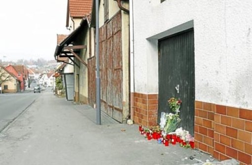 Die Garage in Bodelshausen ab, vor der das tote Baby gefunden wurde. Foto: Regensburger